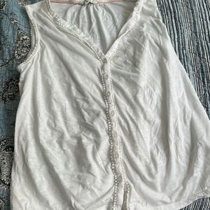 Boden white sleeveless shirt.